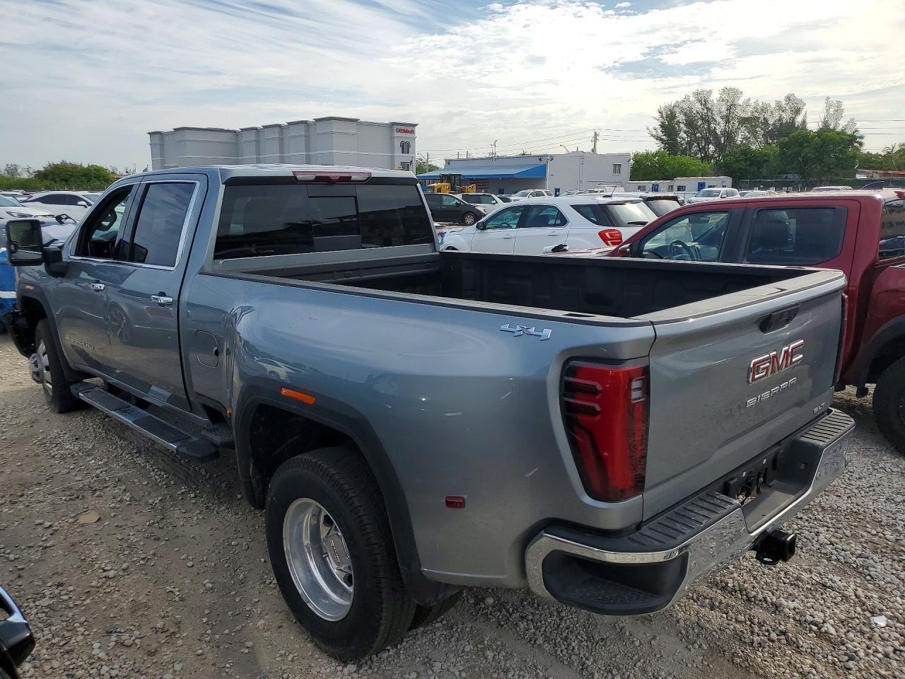 2026 GMC Sierra K3500 Slt - Image 2