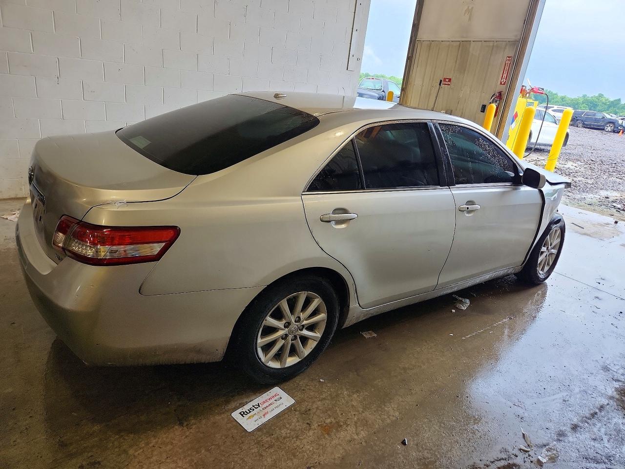 2011 Toyota Camry - Фото 3