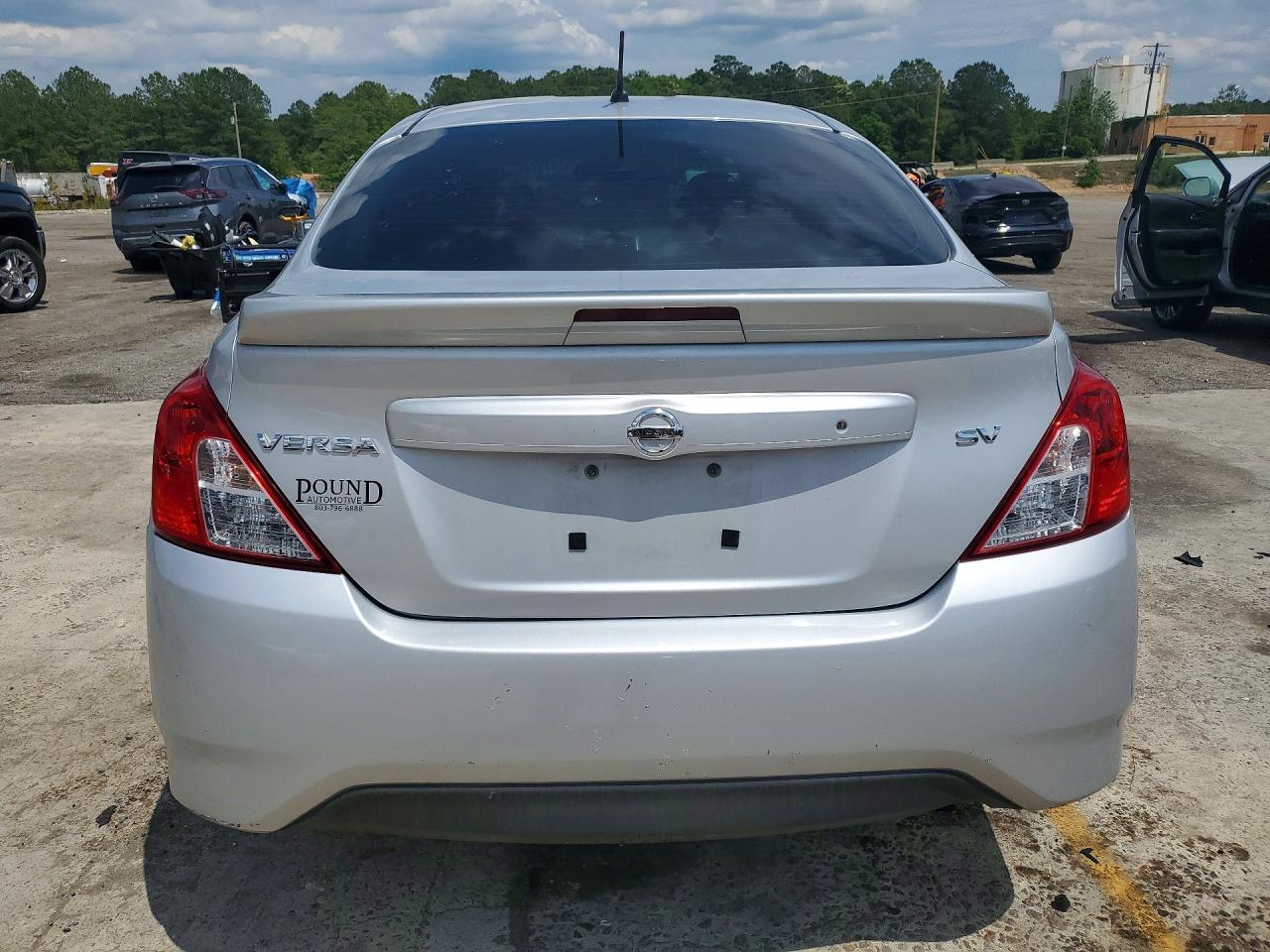 2017 Nissan Versa 1.6 Sv - Image 6