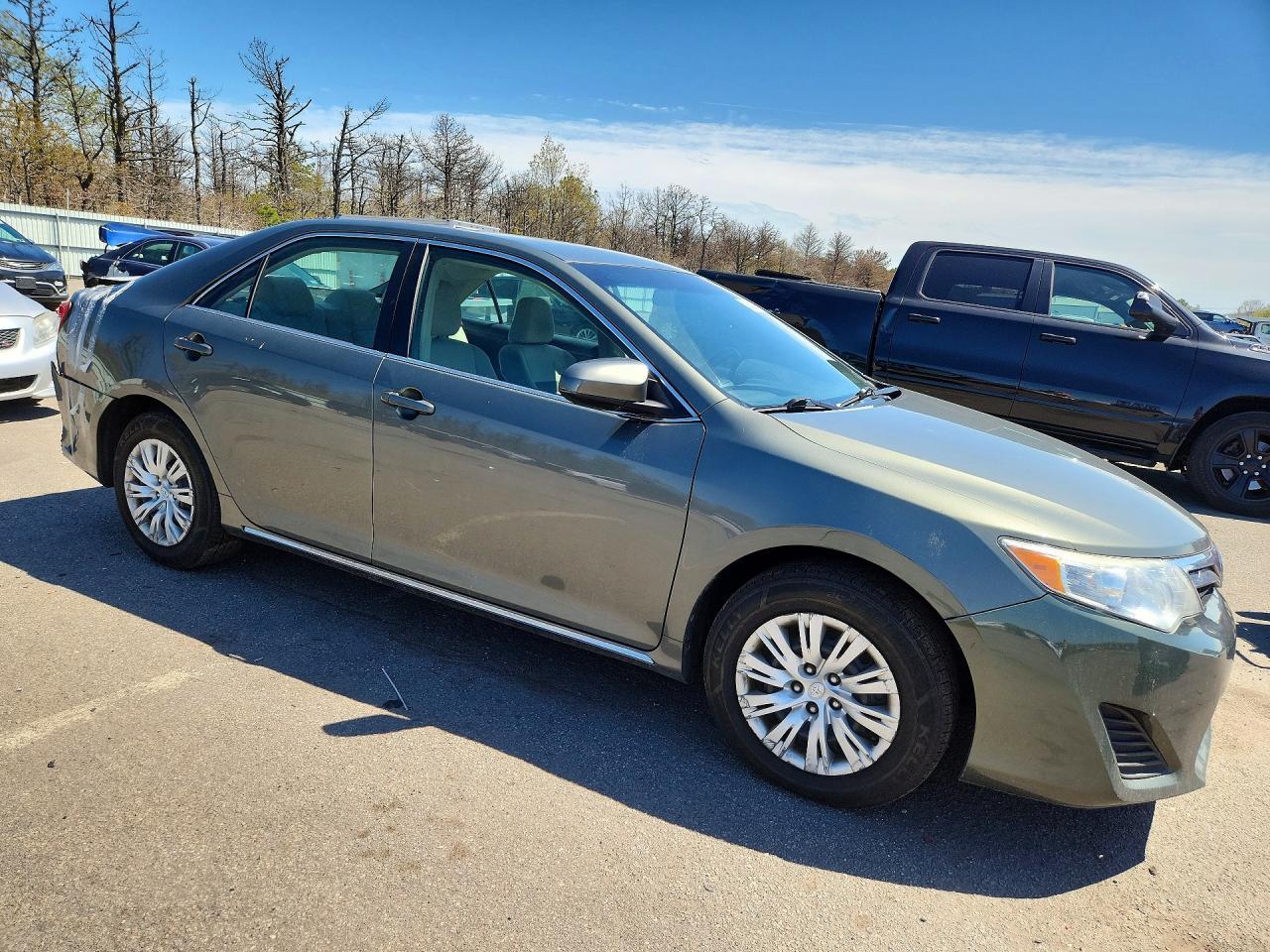 2012 Toyota Camry Le - Image 4