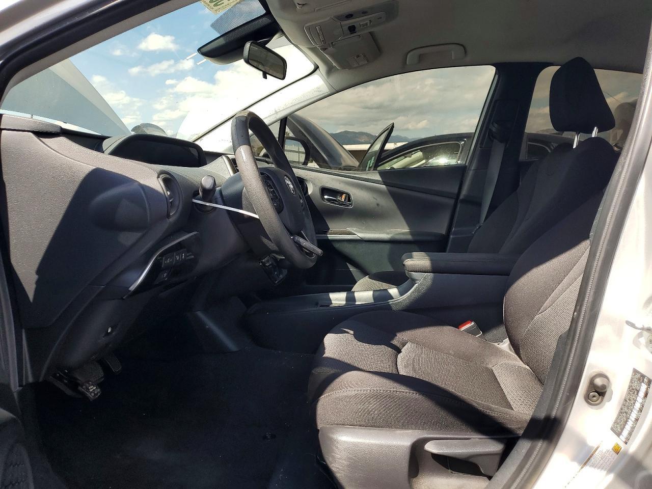 2021 Toyota Prius Le - Фото 7