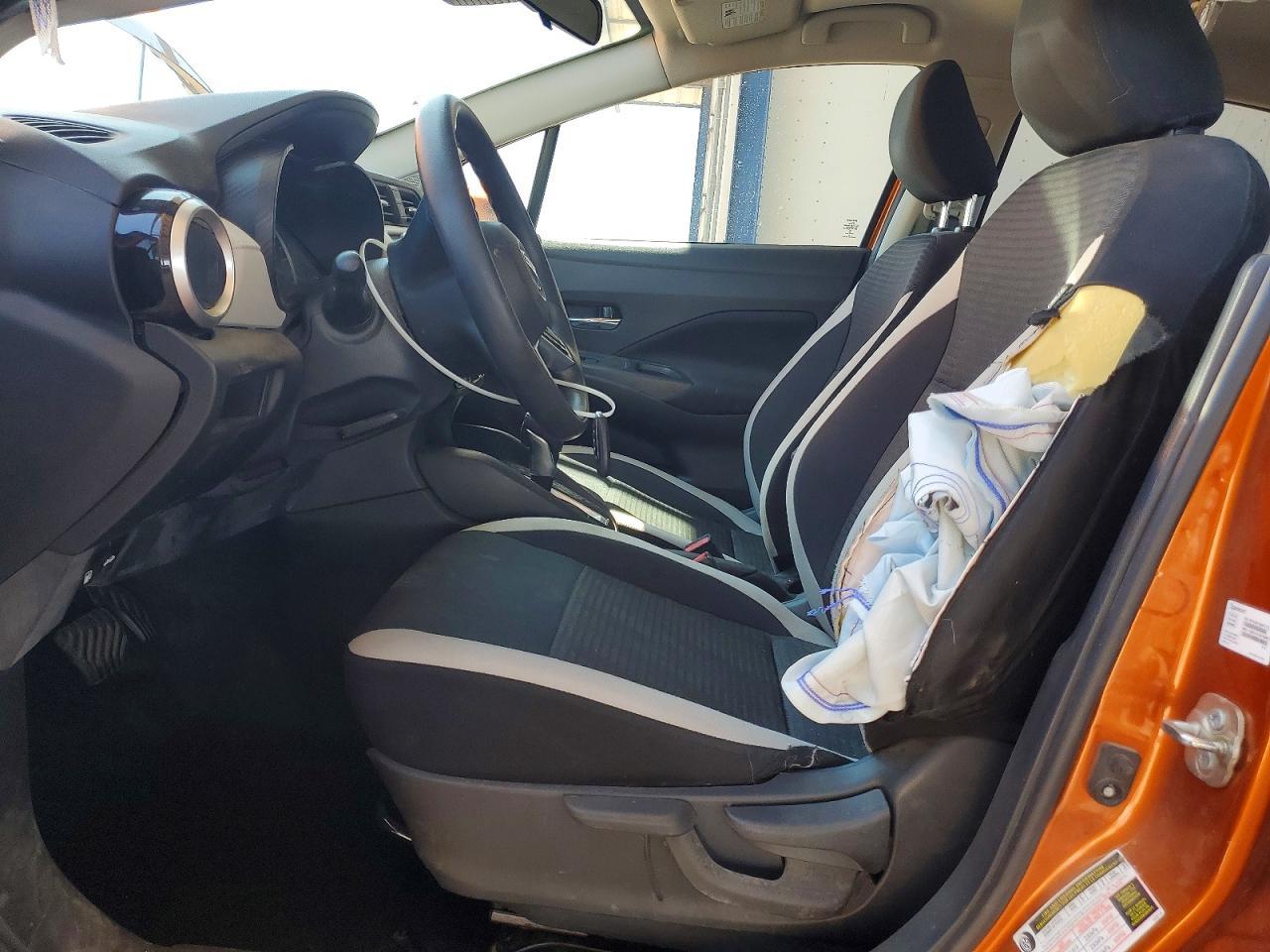 2021 Nissan Versa Sv - Image 7