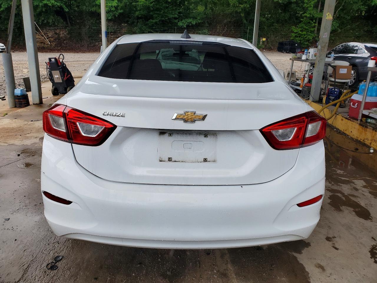 2018 Chevrolet Cruze Ls - Image 6