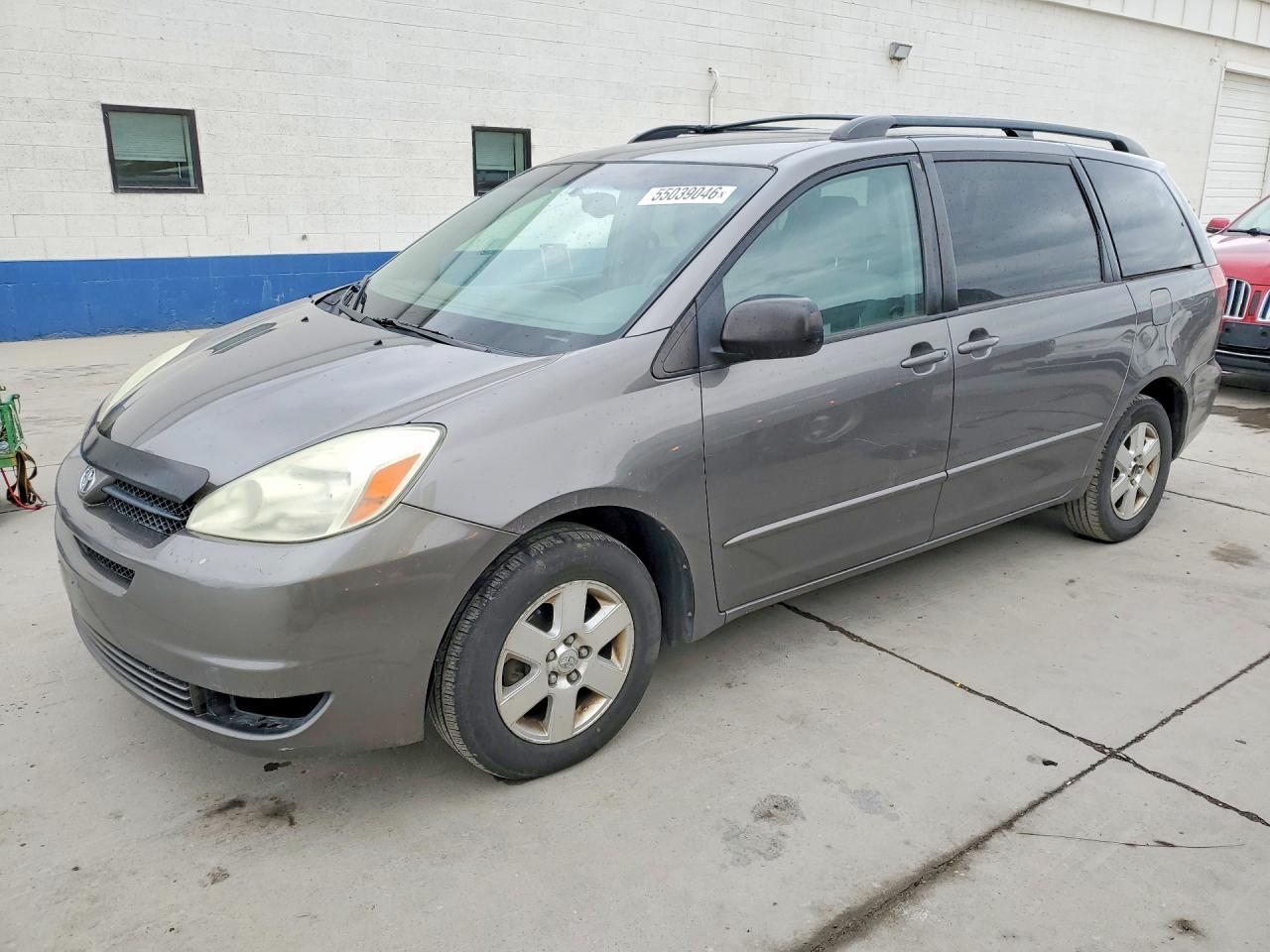 2004 Toyota Sienna Le 8 Passenger