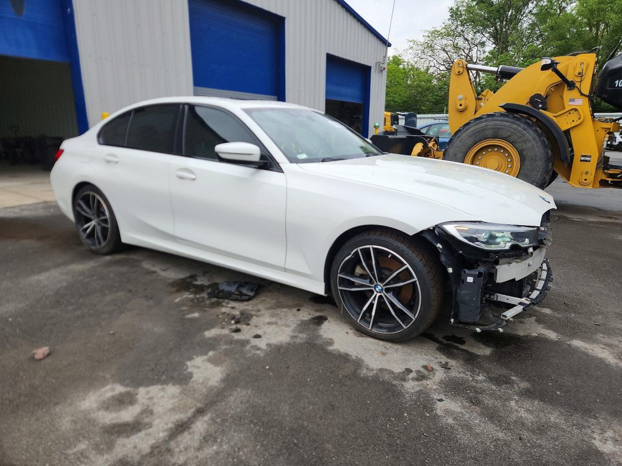 2021 BMW 330Xi - Фото 4