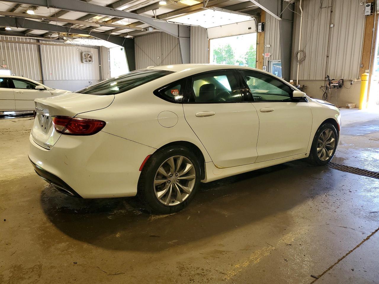 2015 Chrysler 200 S - Фото 3