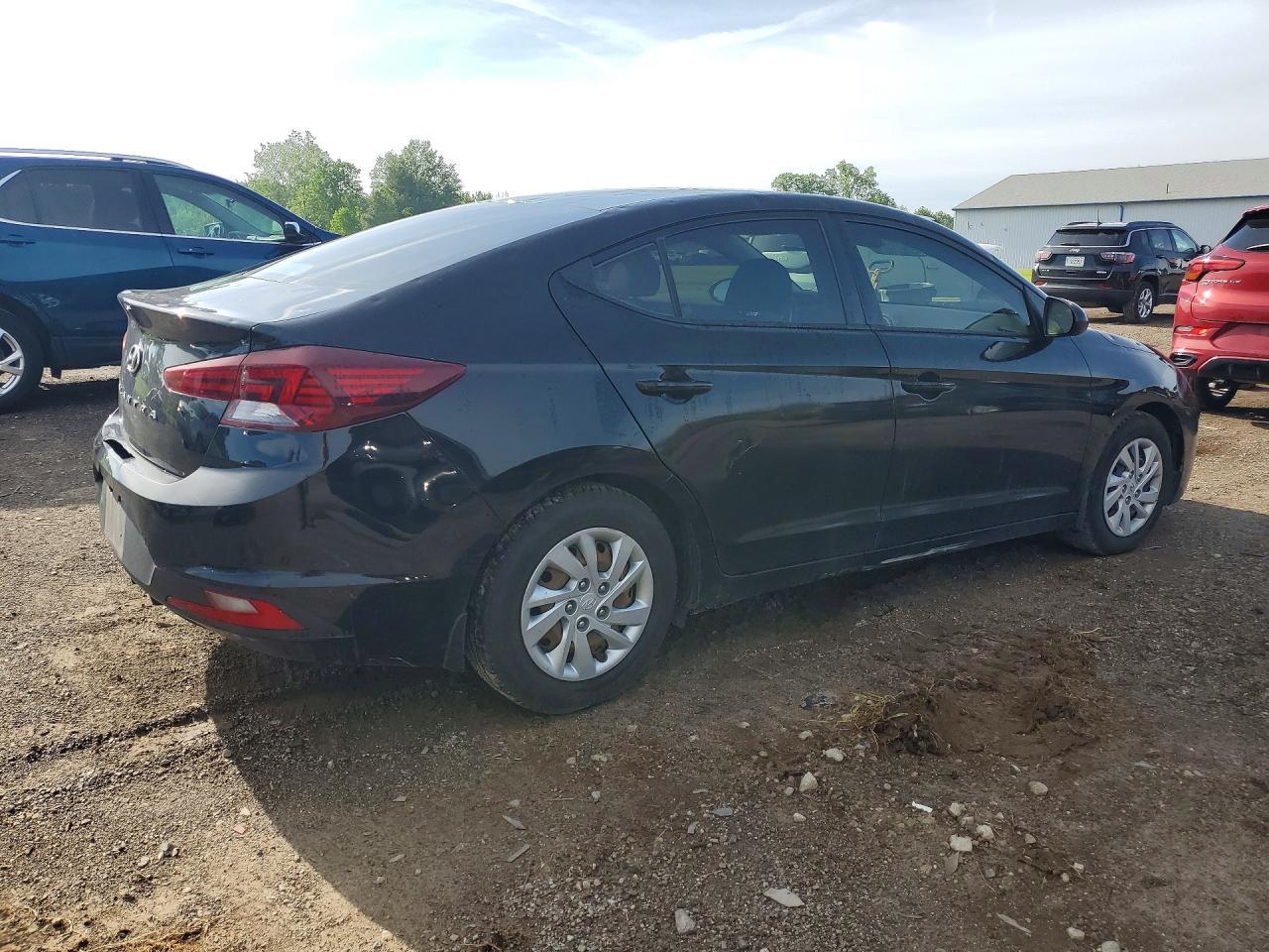 2020 Hyundai Elantra Se - Image 3