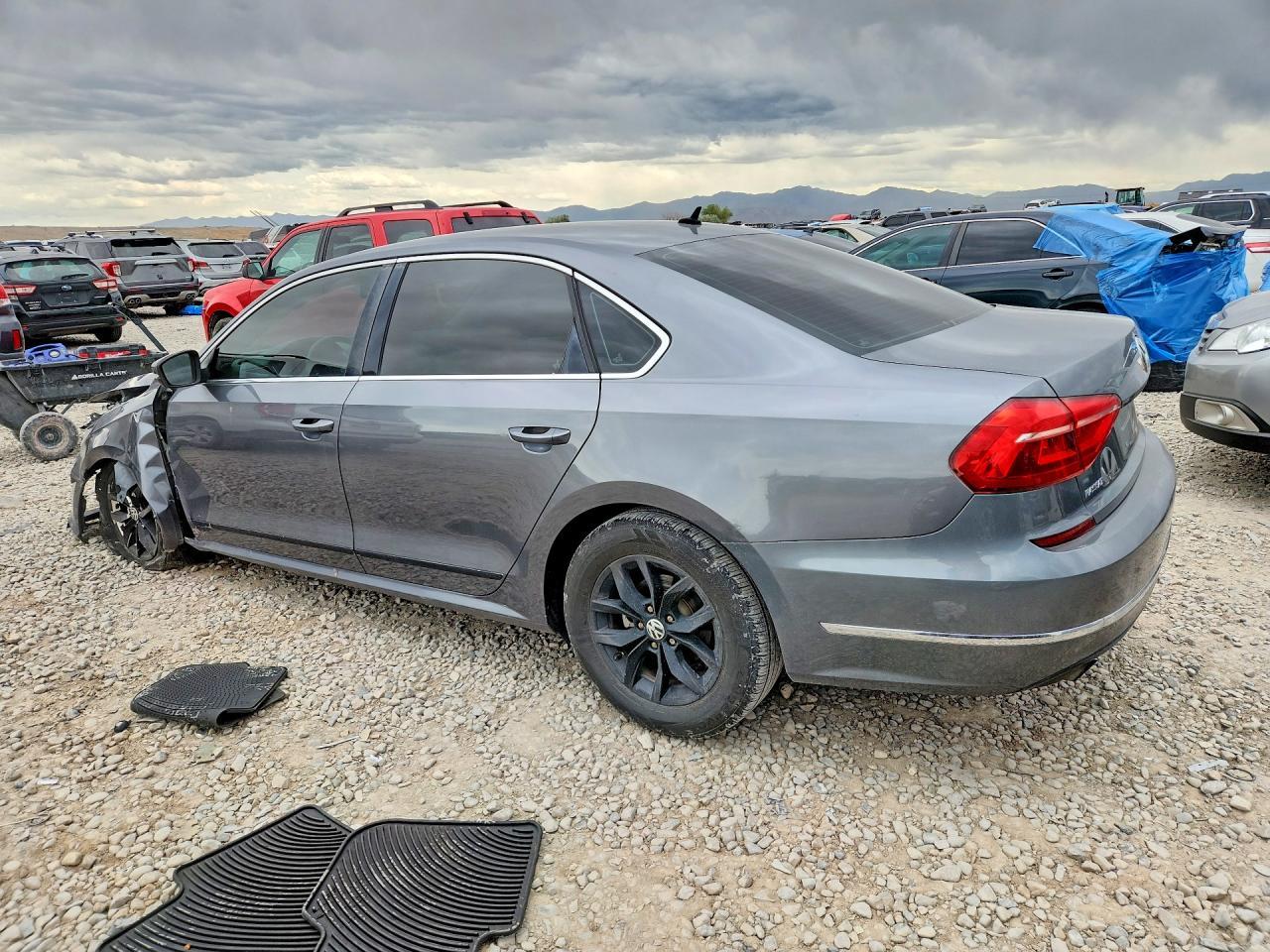 2016 Volkswagen Passat S - Фото 2