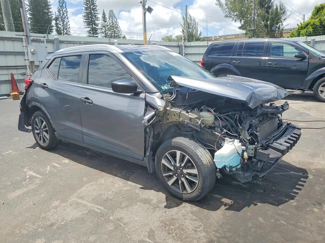 2019 Nissan Kicks S - Image 4