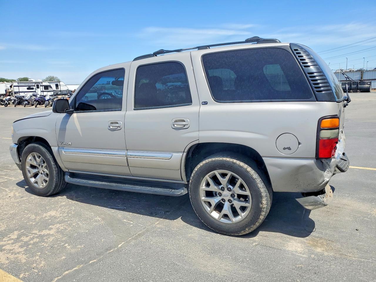 2004 GMC Yukon - Фото 2