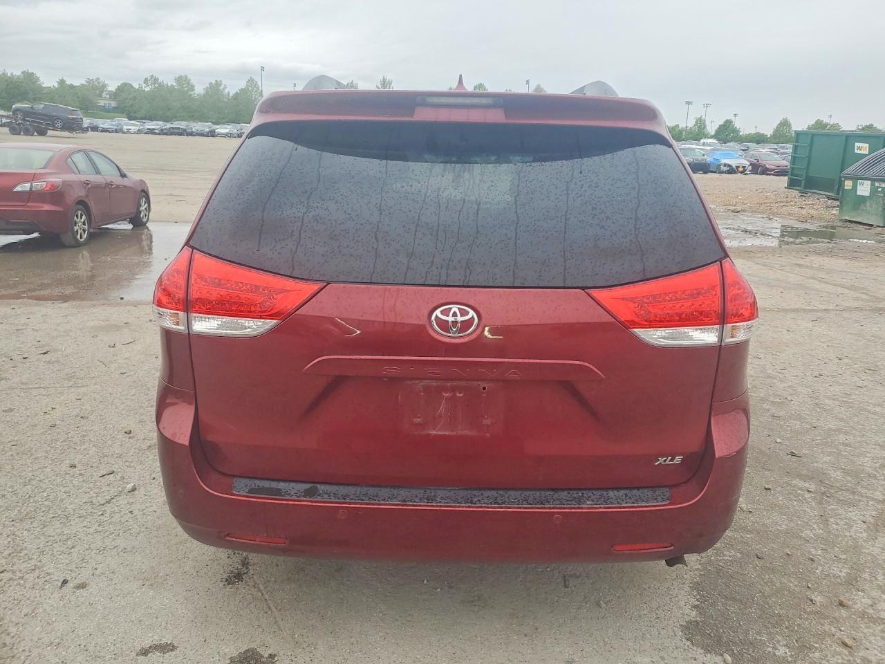 2013 Toyota Sienna - Фото 6
