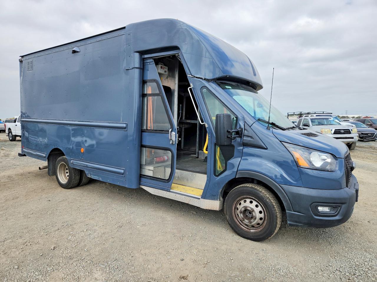 2022 Ford Transit Delivery Truck - Фото 4
