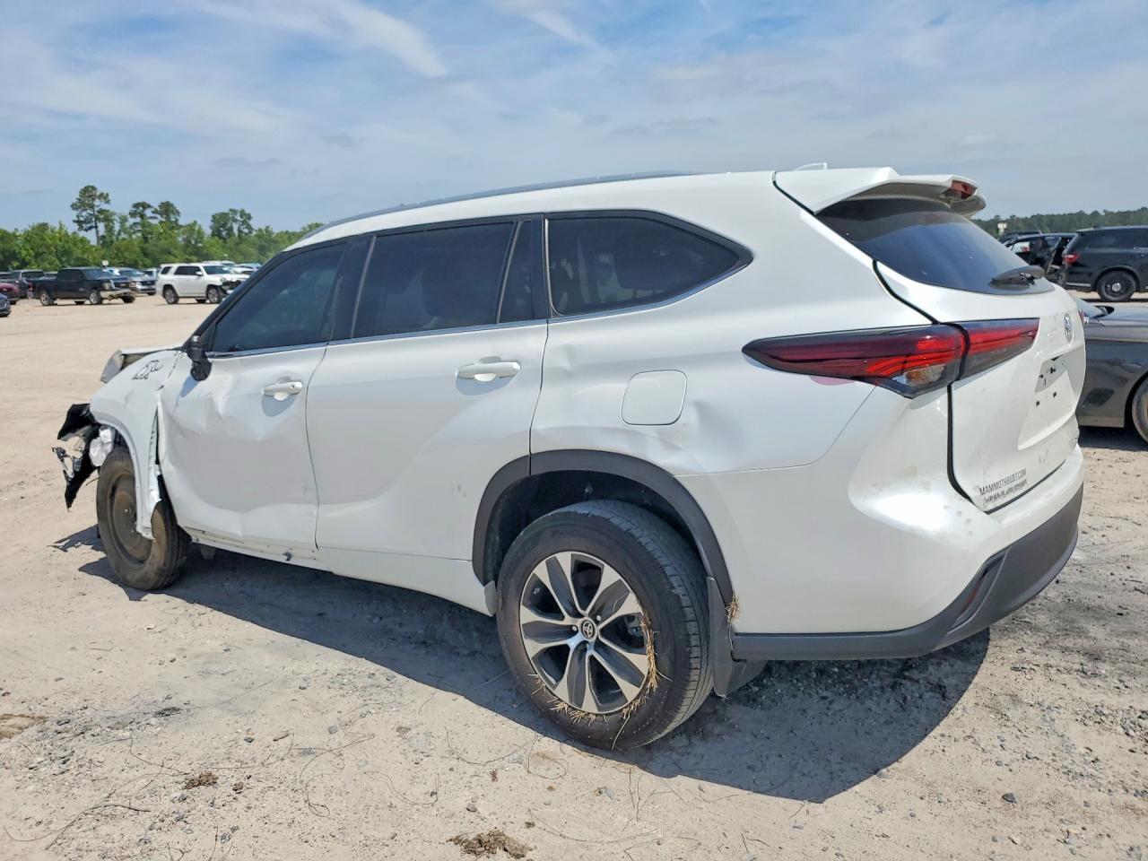 2024 Toyota Highlander Le - Фото 2