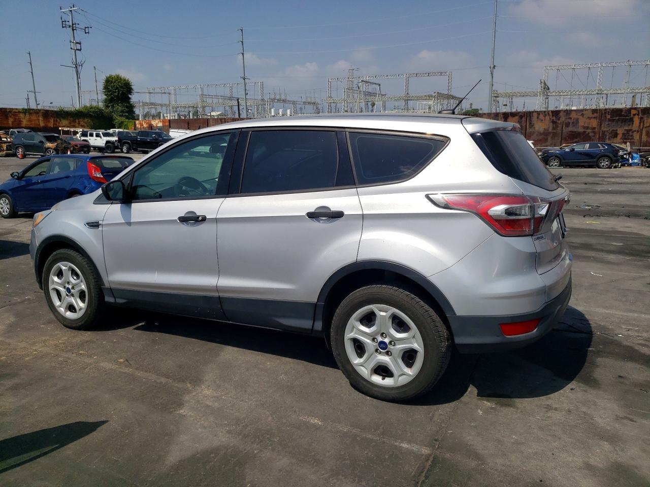 2017 Ford Escape S - Фото 2