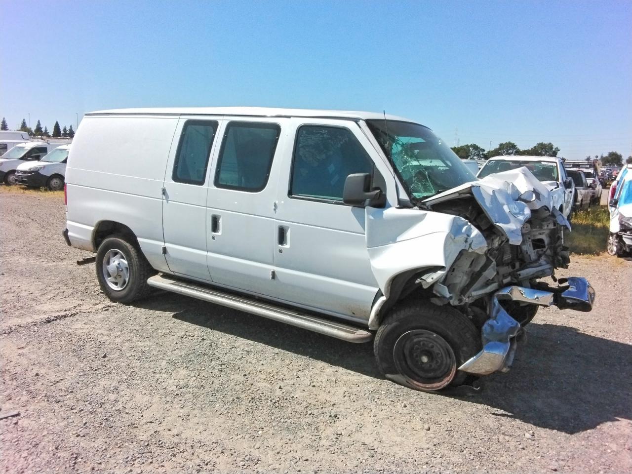 2014 Ford Econoline E250 Van - Фото 4