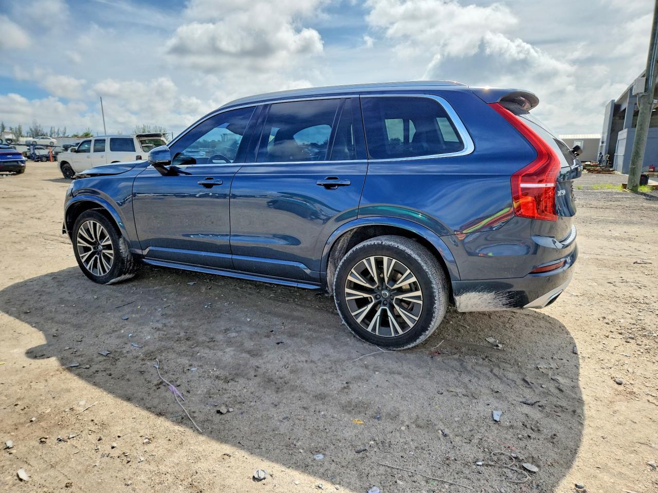 2021 Volvo Xc90 T5 Momentum - Фото 2