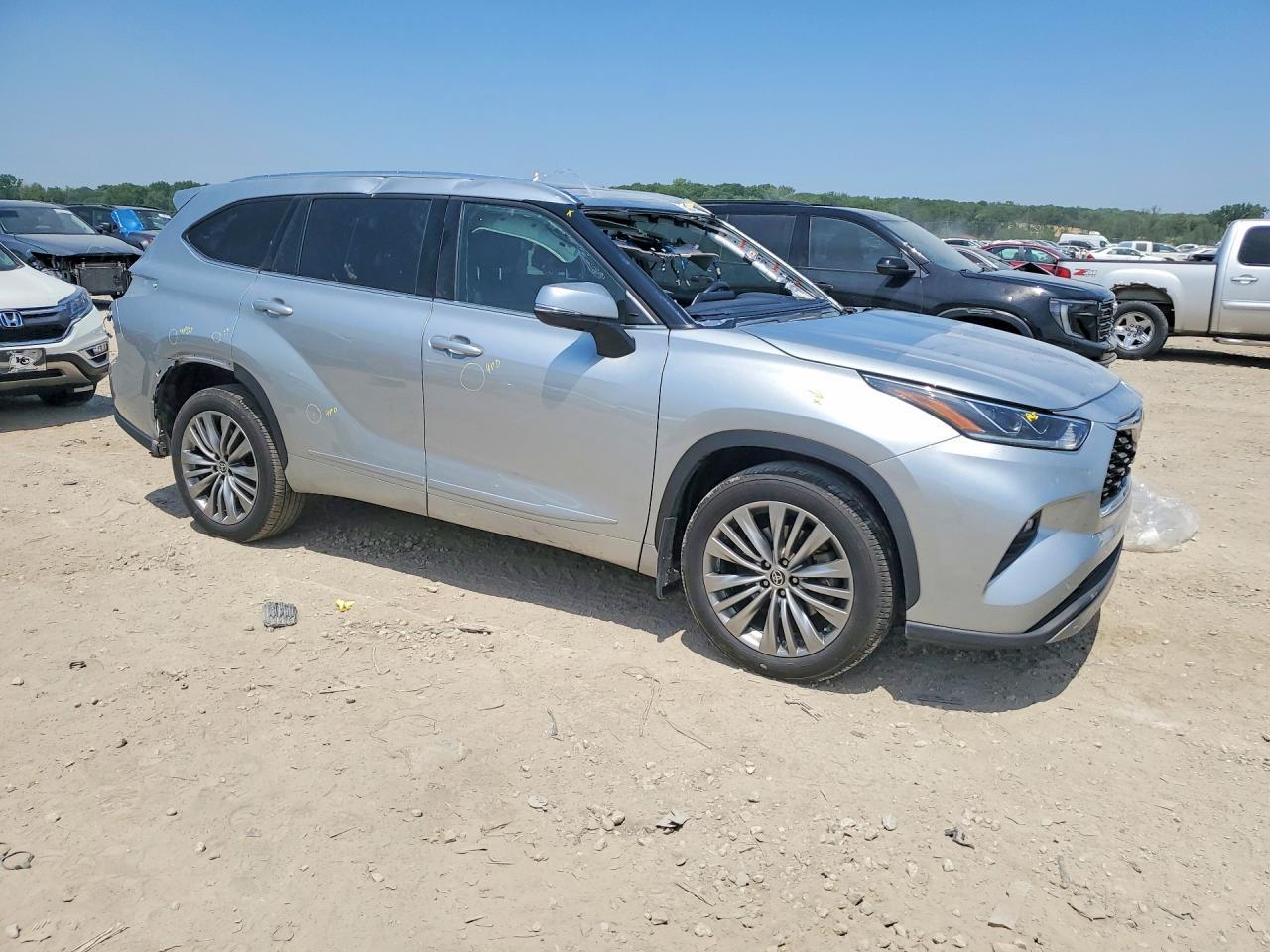 2021 Toyota Highlander Platinum - Image 4