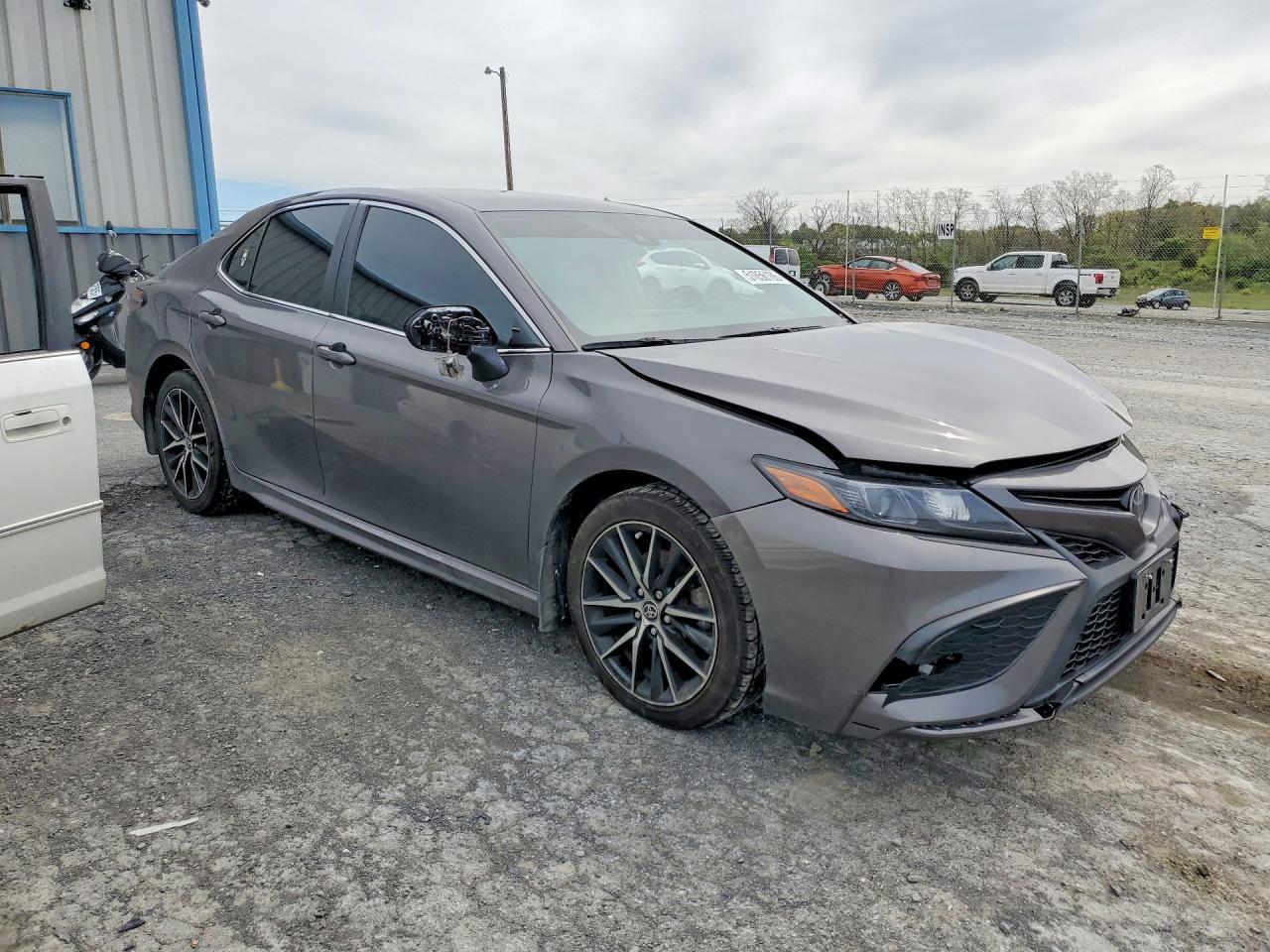 2024 Toyota Camry Se - Image 4