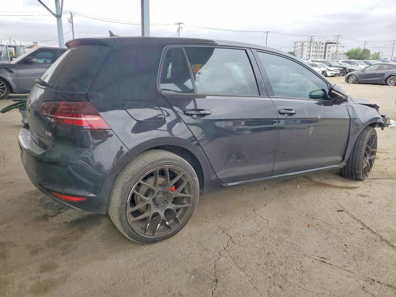 2017 Volkswagen Golf S - Фото 3