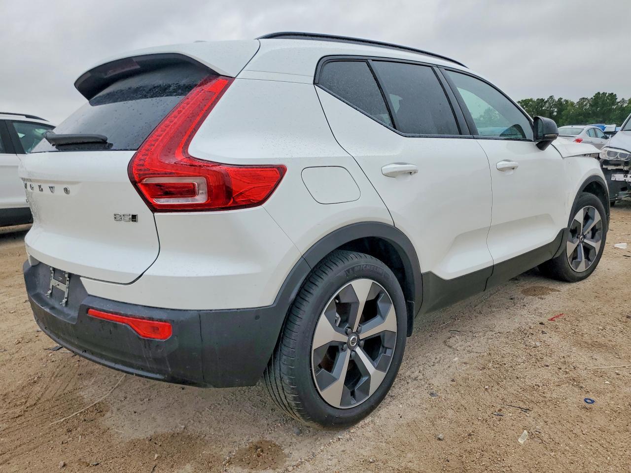 2026 Volvo Xc40 Plus - Image 3