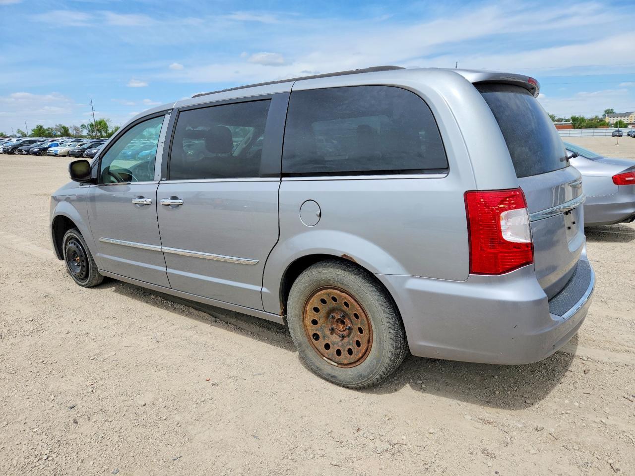 2013 Chrysler Town & Country Touring L - Image 2