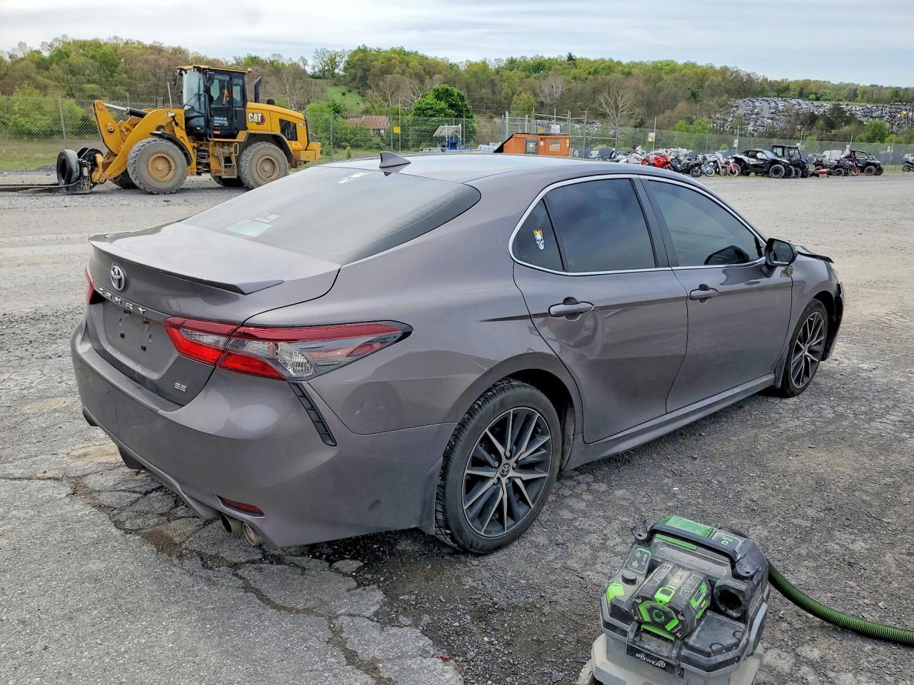 2024 Toyota Camry Se - Image 3