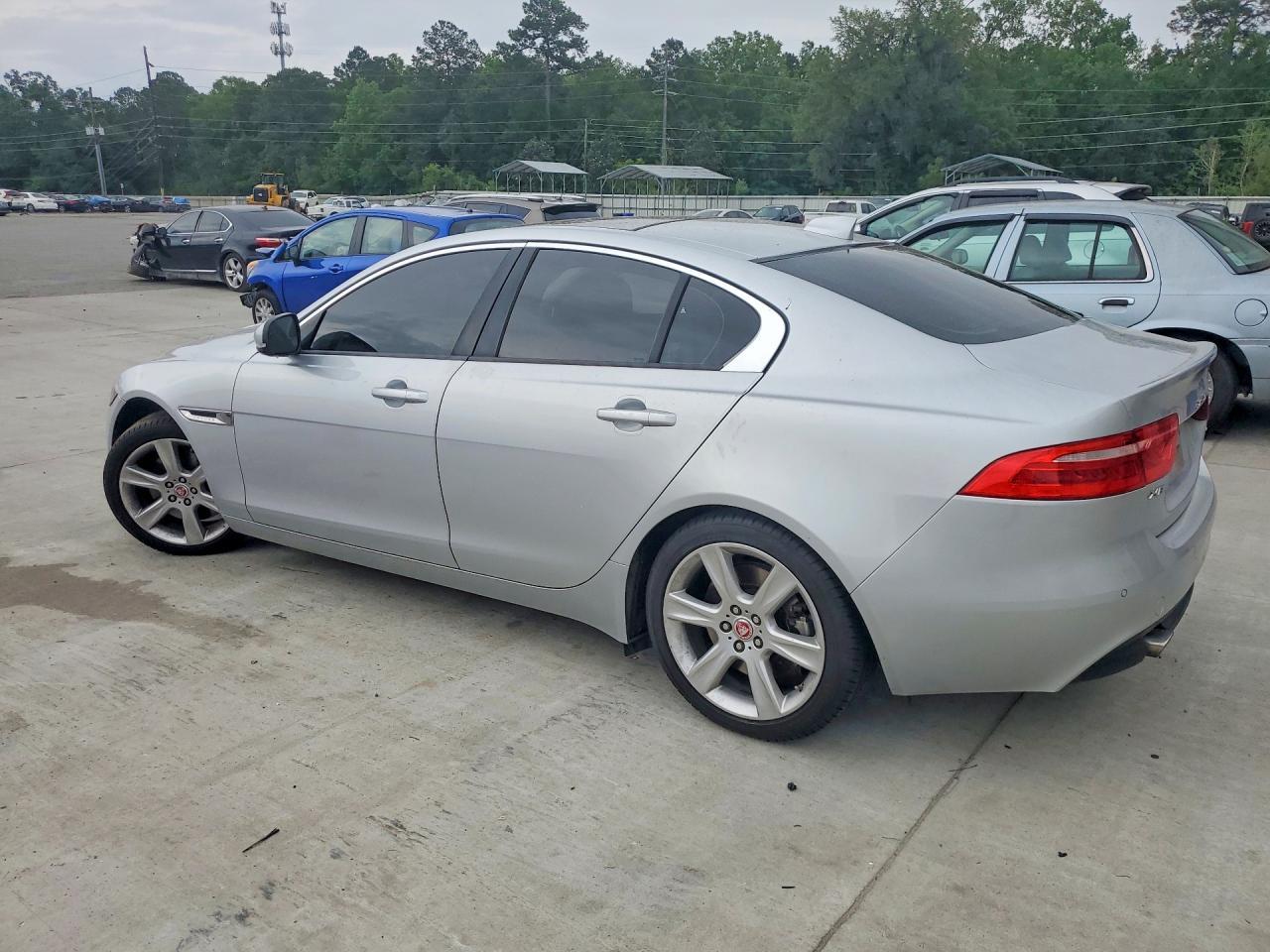 2017 Jaguar Xe Premium - Image 2