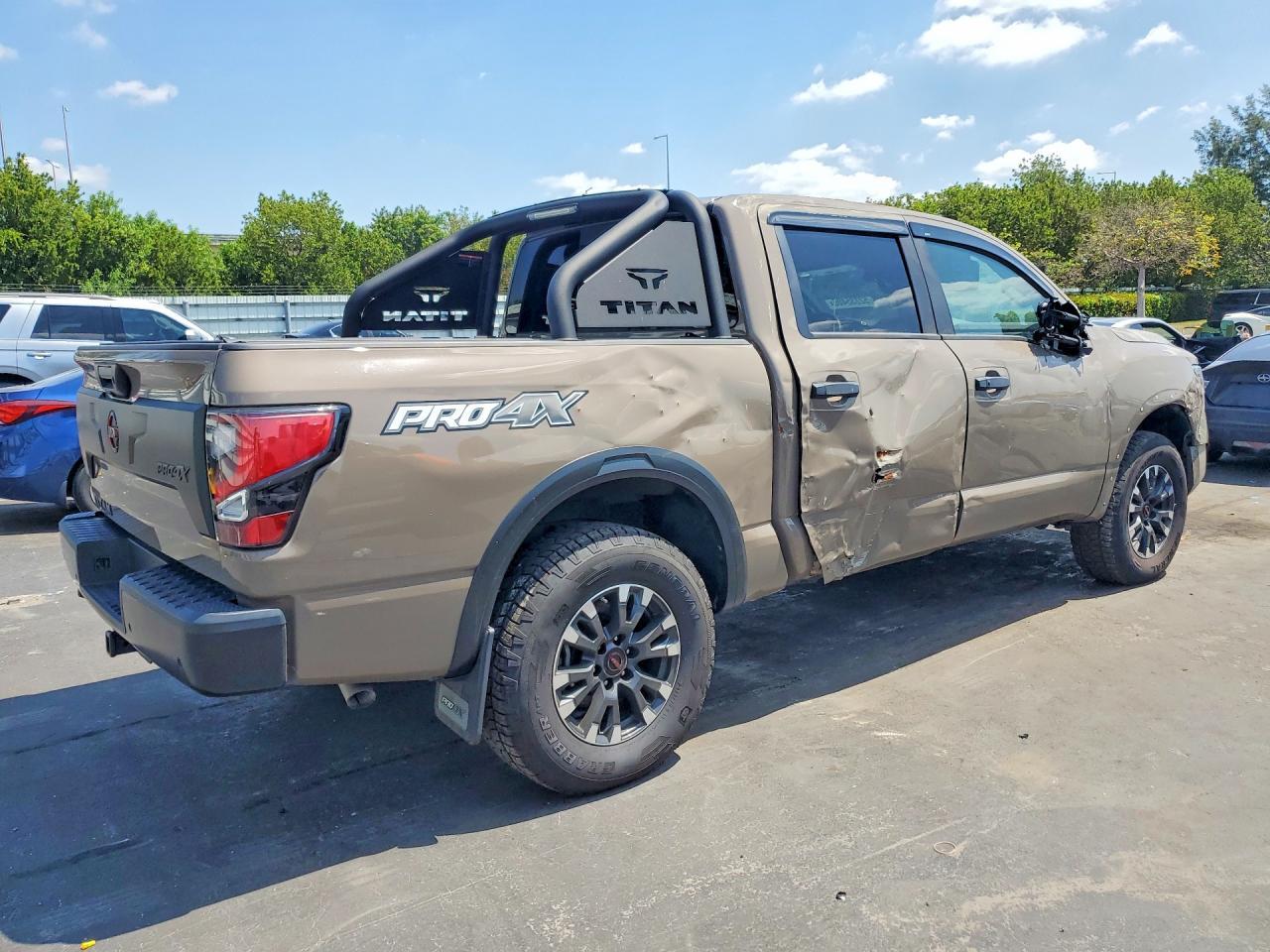 2024 Nissan Titan Pro-4X - Фото 3