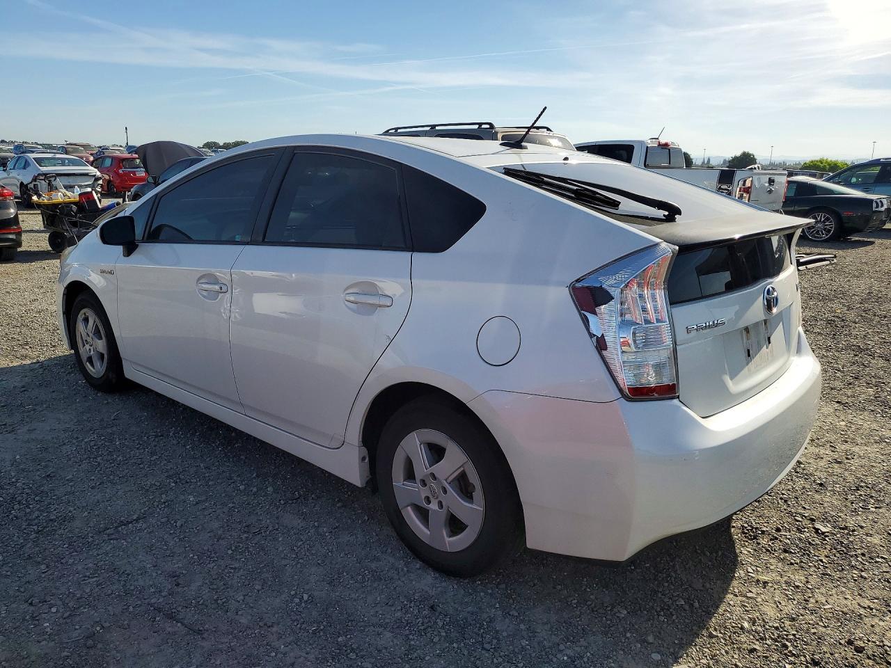 2011 Toyota Prius Two - Фото 2