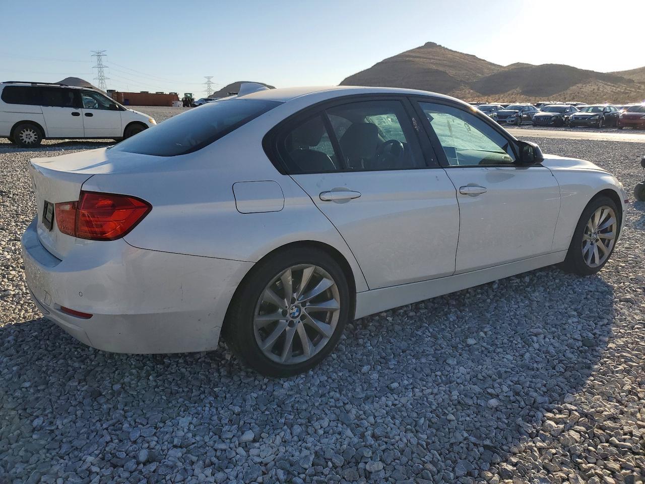 2013 BMW 328 I - Фото 3