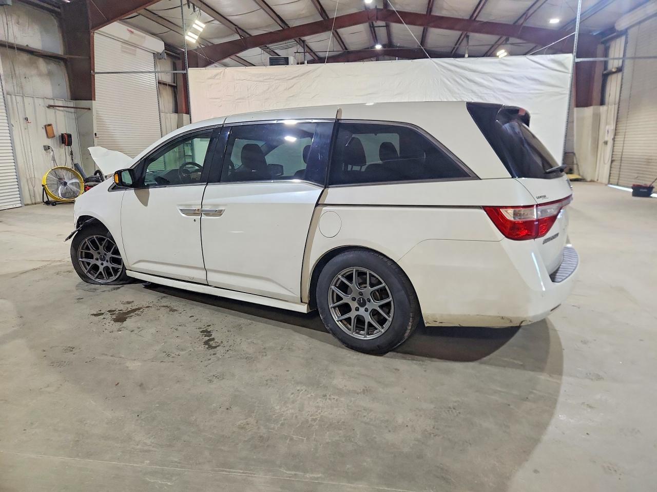 2013 Honda Odyssey Touring - Image 2