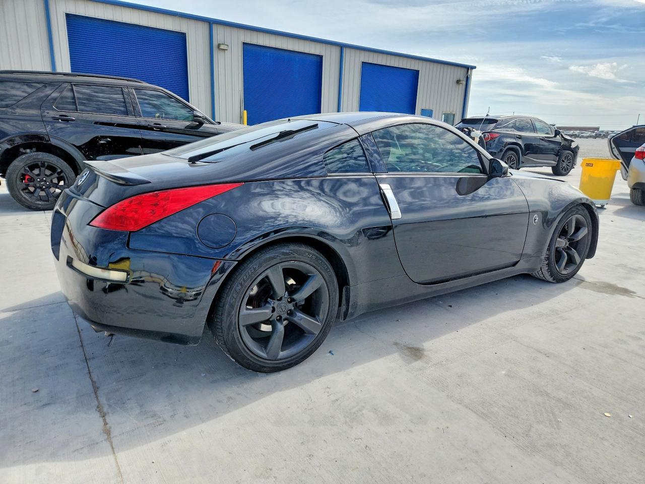 2006 Nissan 350Z Coupe - Image 3