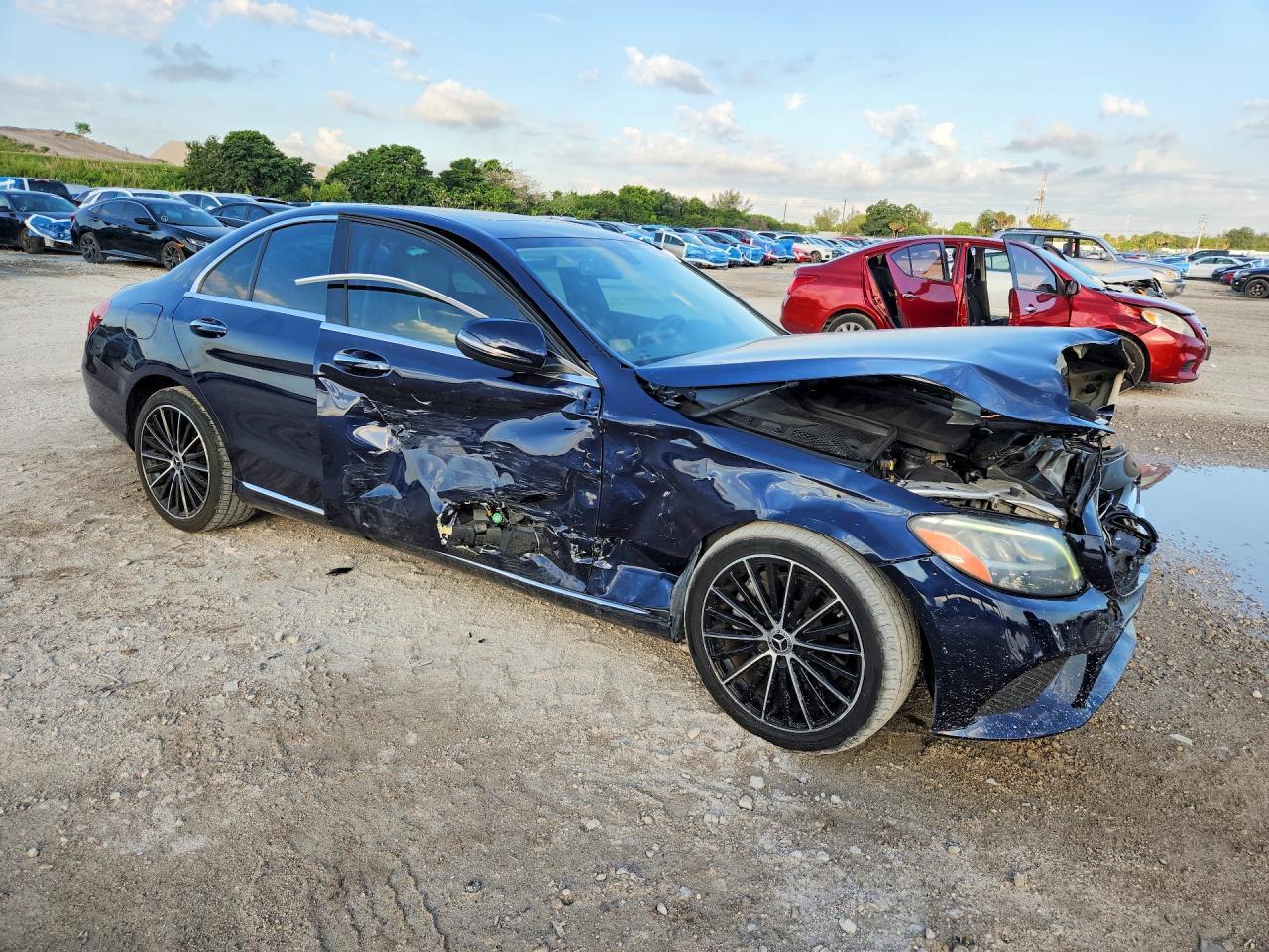 2021 Mercedes-Benz C 300 - Фото 4