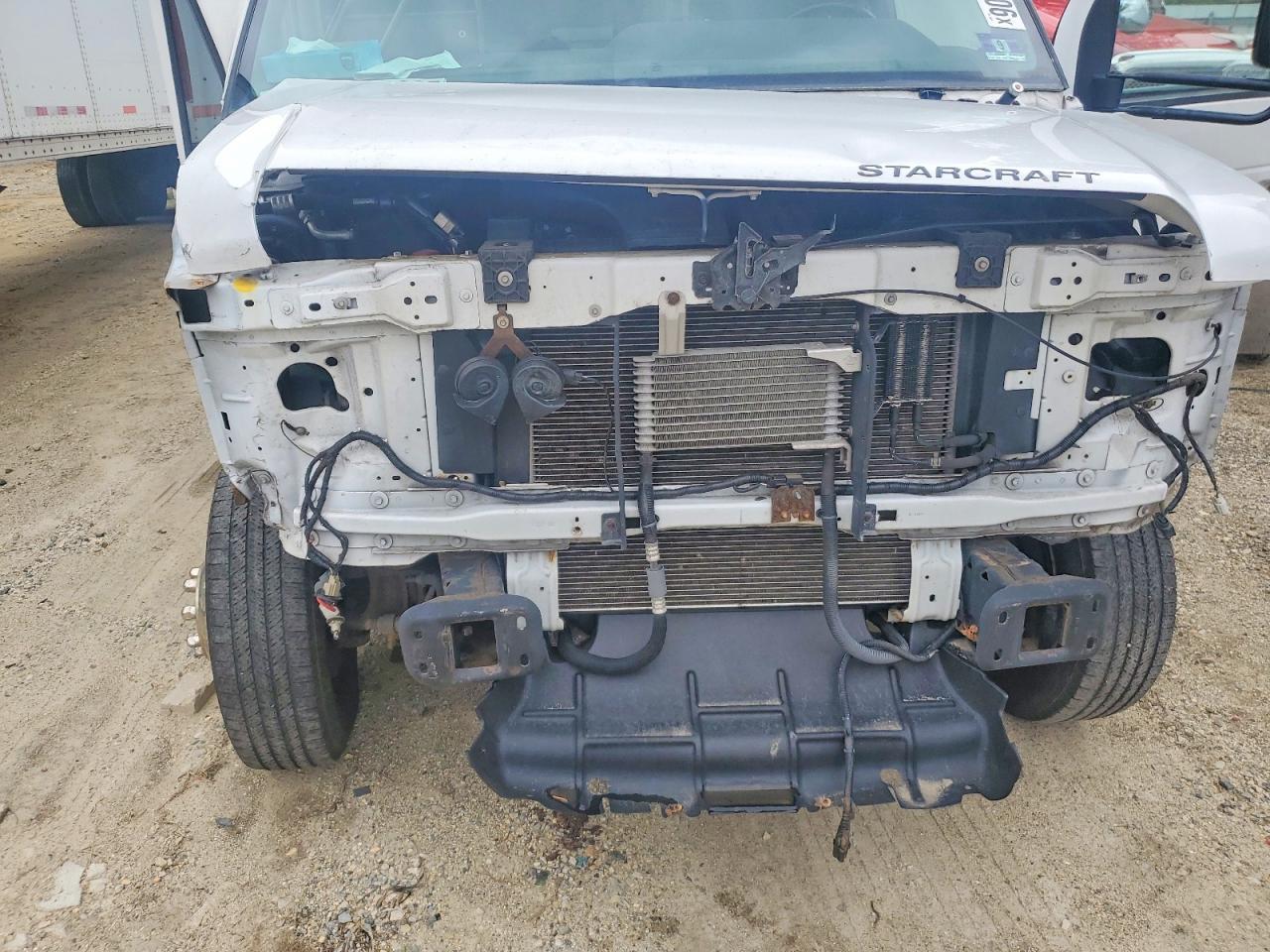 2016 Ford Econoline E450 Super Duty Cutaway Van - Image 7