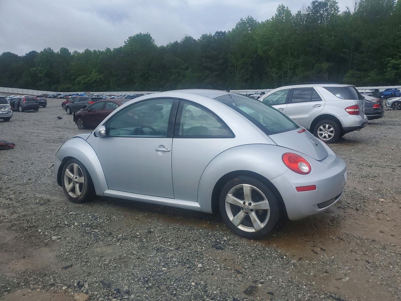 2006 Volkswagen New Beetle 2.5L - Image 2