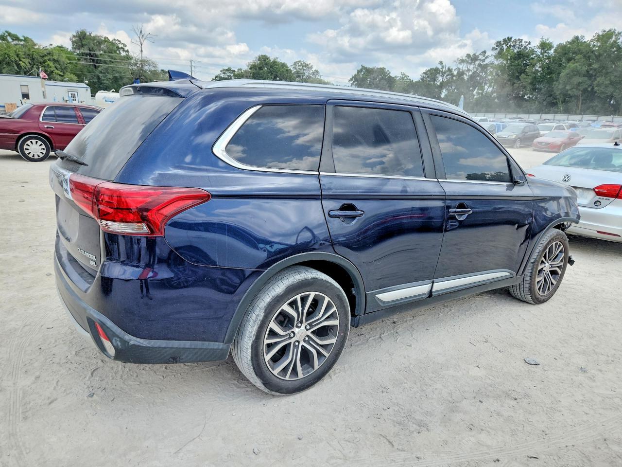 2018 Mitsubishi Outlander Se - Image 3