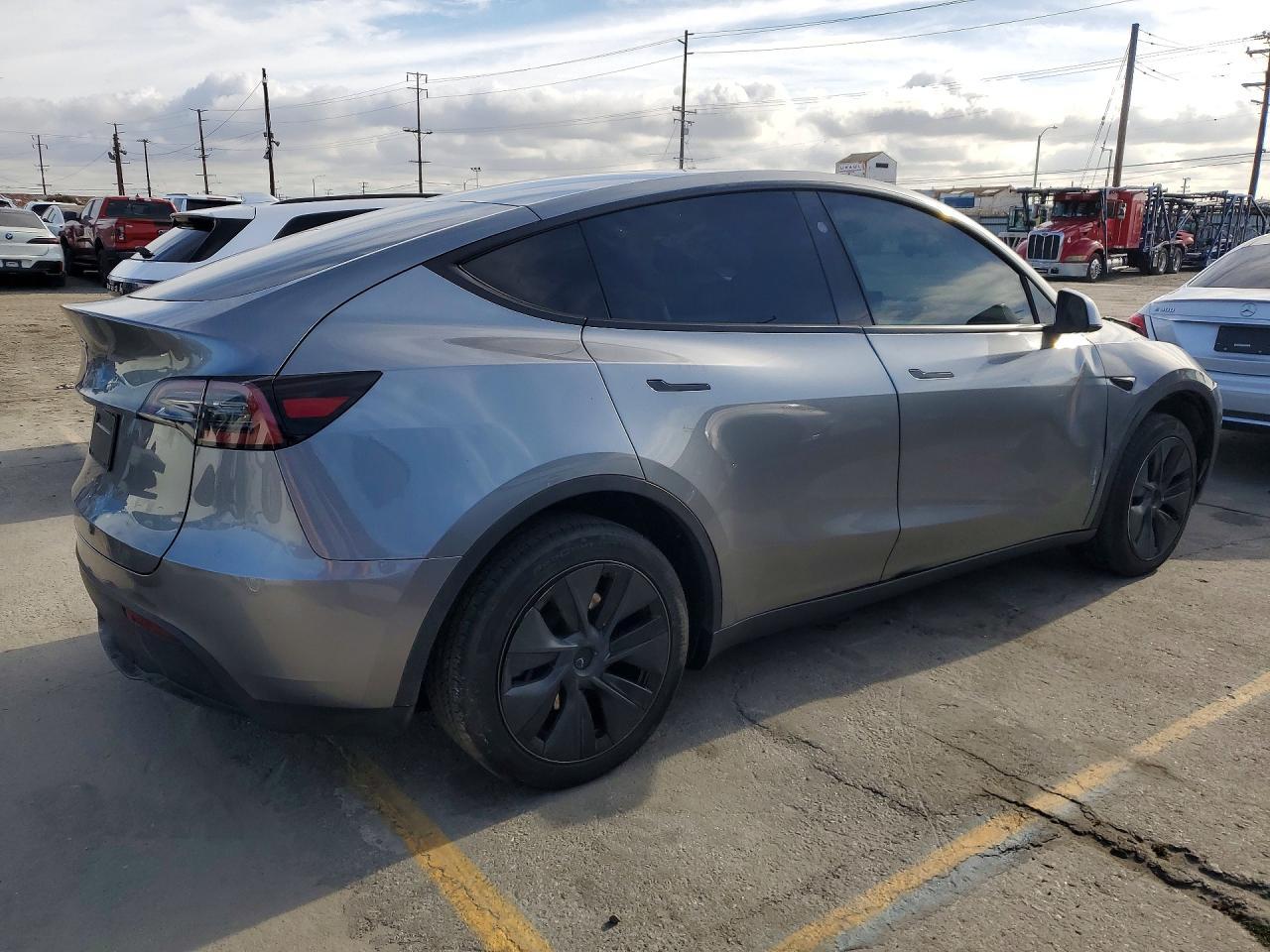 2025 Tesla Model Y - Image 3