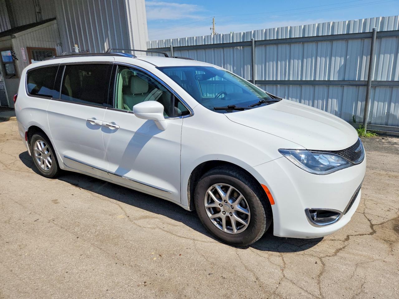 2020 Chrysler Pacifica Touring L - Image 4