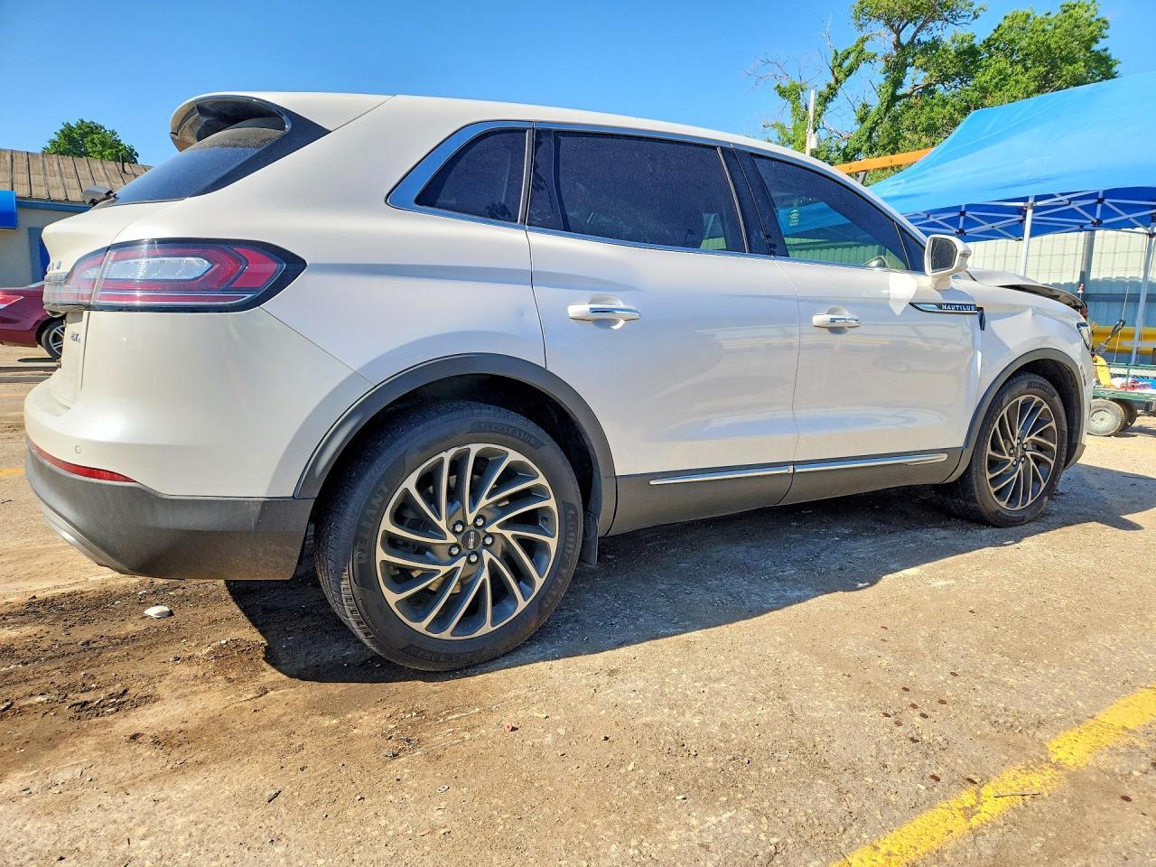 2019 Lincoln Nautilus Reserve - Image 3