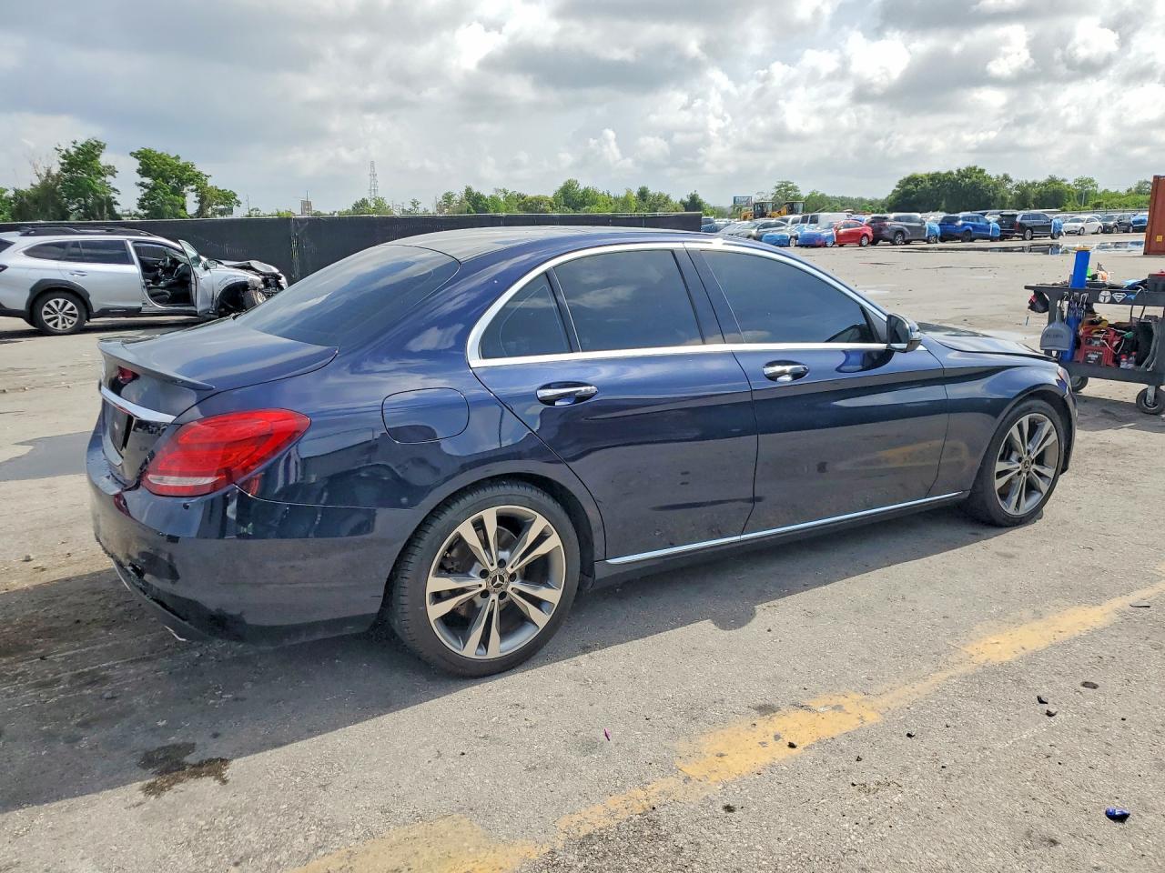 2017 Mercedes-Benz C 300 - Фото 3
