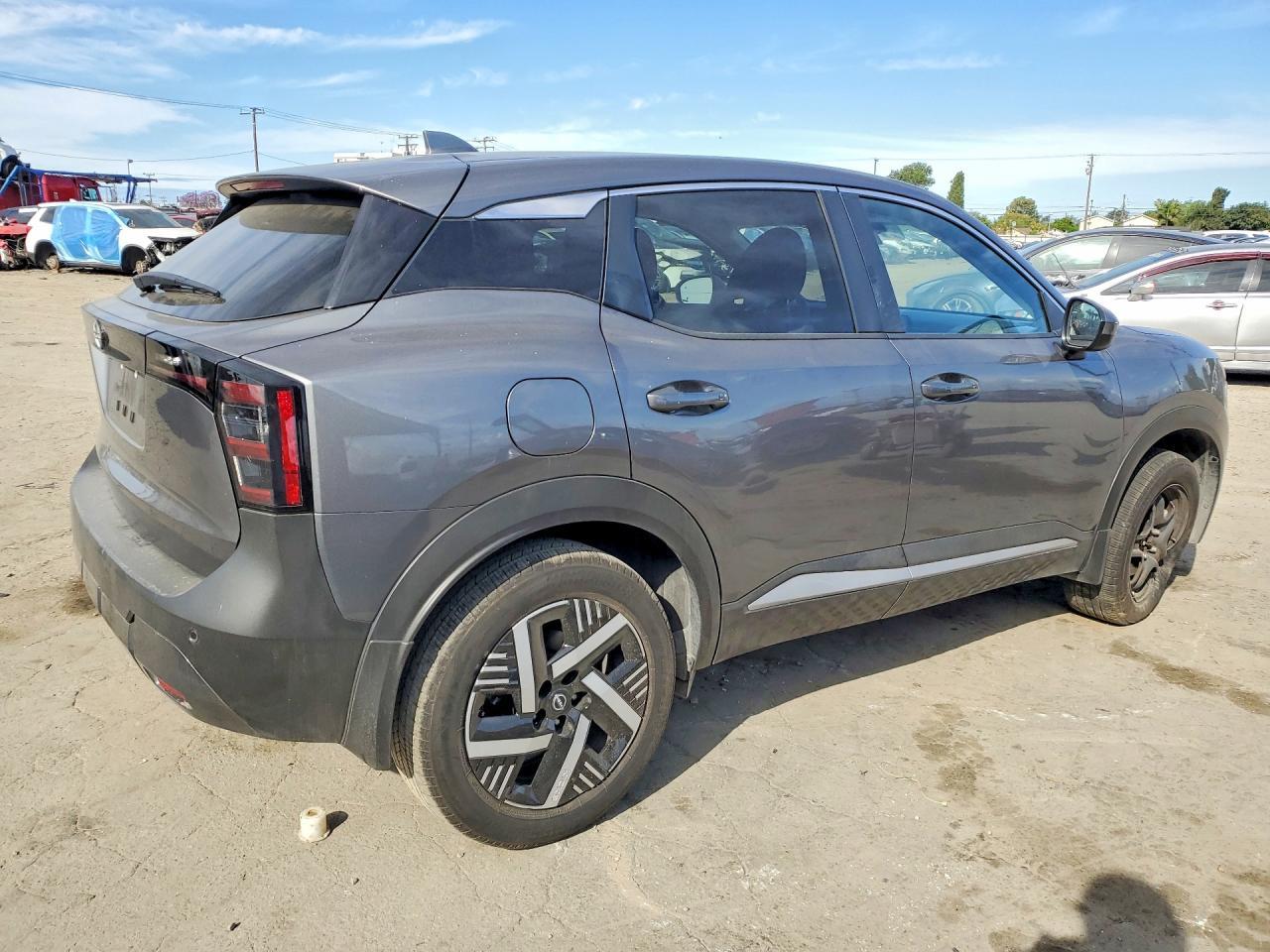 2025 Nissan Kicks Sv - Image 3