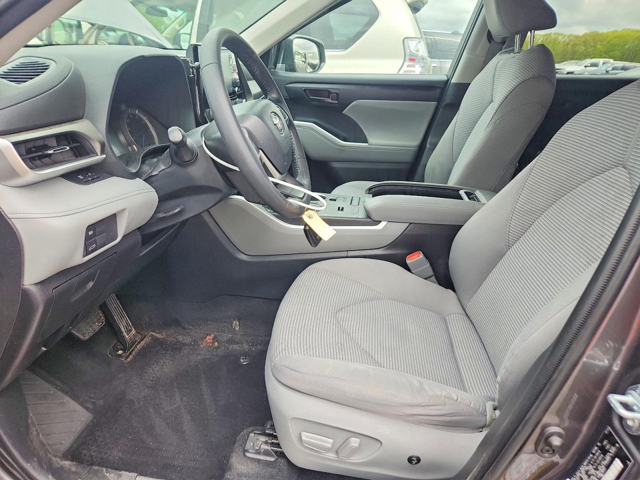 2022 Toyota Highlander Hybrid Le - Image 7