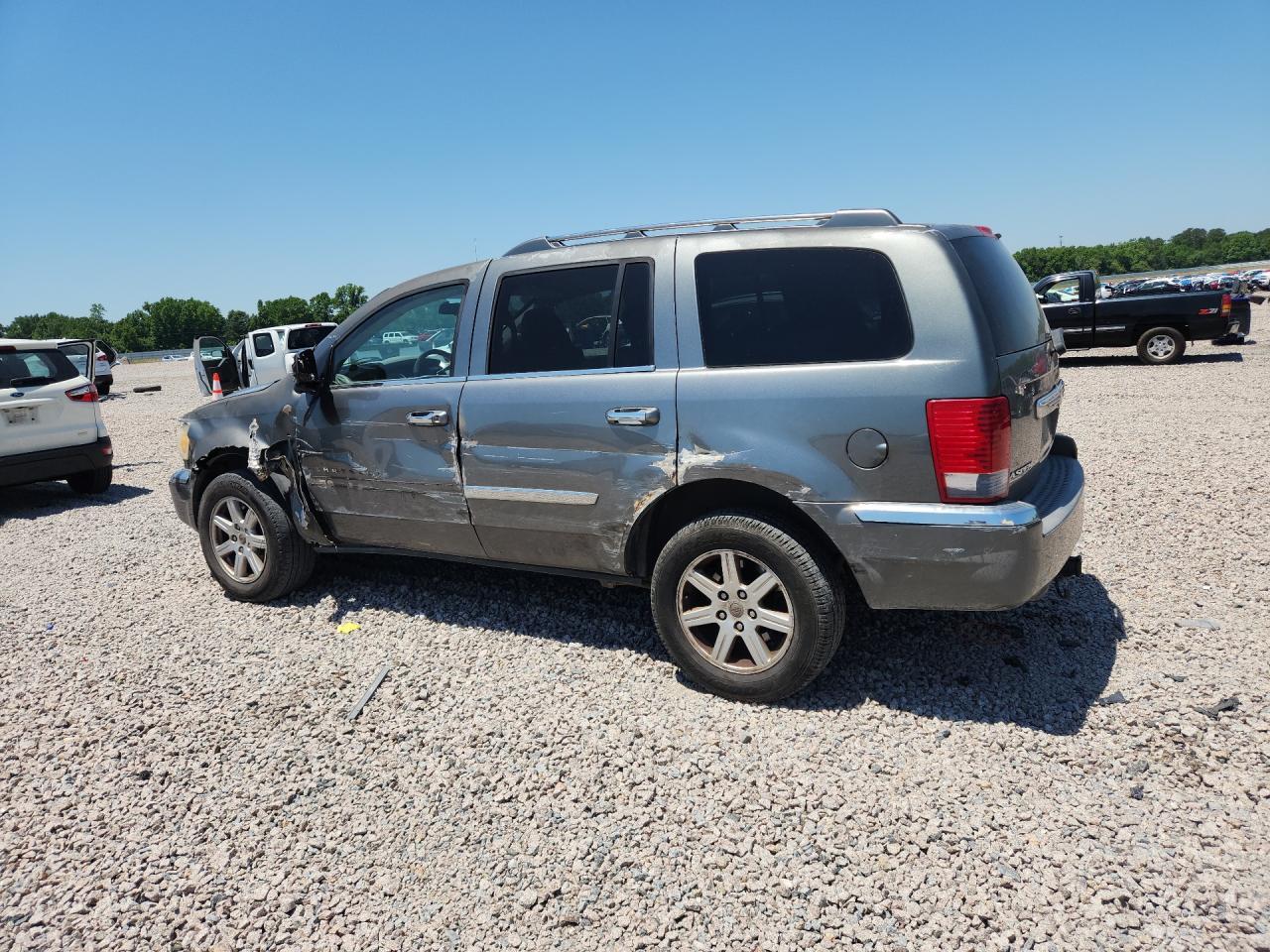 2007 Chrysler Aspen Limited - Фото 2