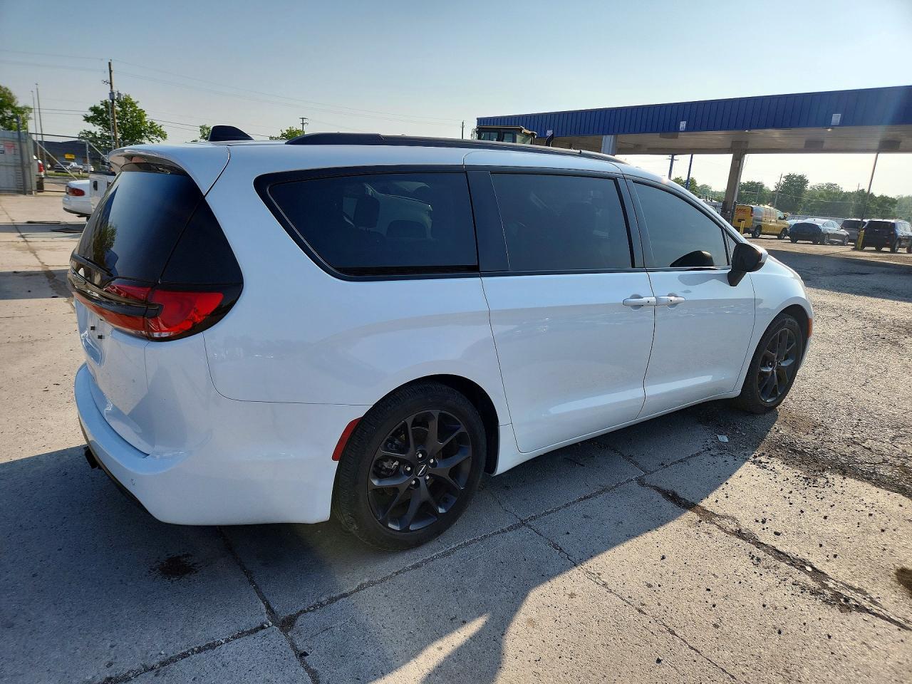 2023 Chrysler Pacifica Touring L - Фото 3