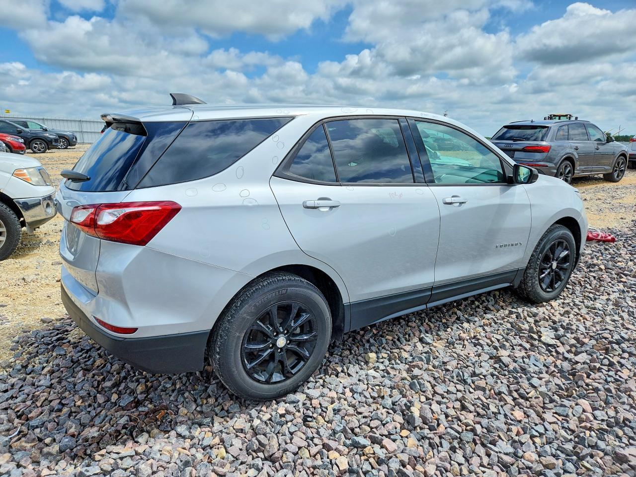 2019 Chevrolet Equinox Ls - Image 3