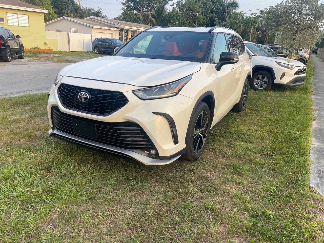 2021 Toyota Highlander Xse - Image 2