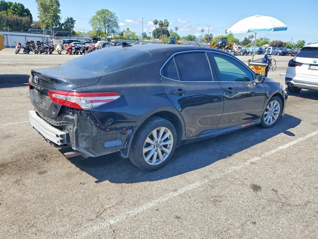 2019 Toyota Camry Le - Фото 3