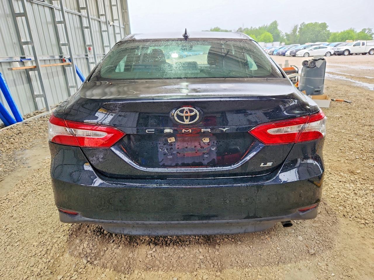 2020 Toyota Camry - Фото 6