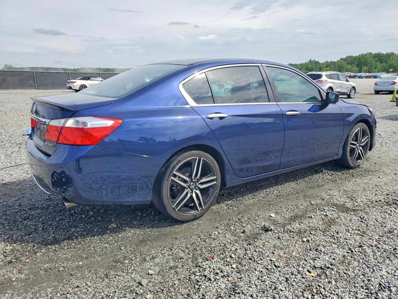 2015 Honda Accord Sport - Image 3