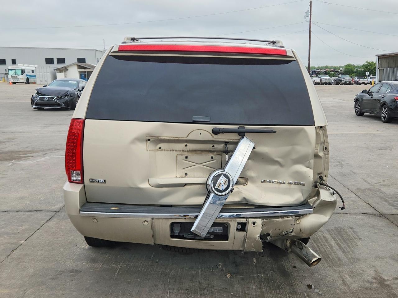 2009 Cadillac Escalade - Image 6